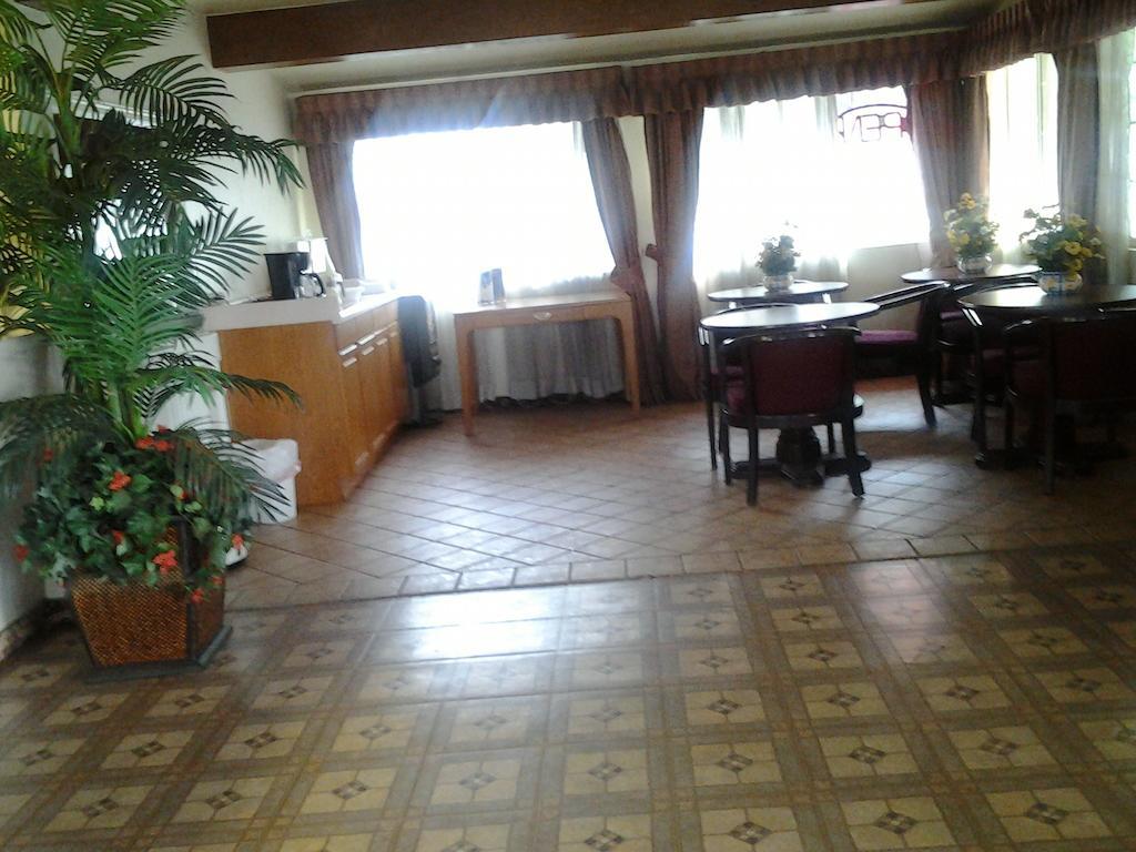 Budget Inn Tulare Extérieur photo